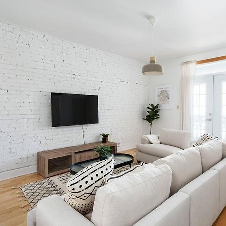 Chic Mile-End 3Br Getaway - Free Parking, Sleeps 8 Apartment Монреал Екстериор снимка